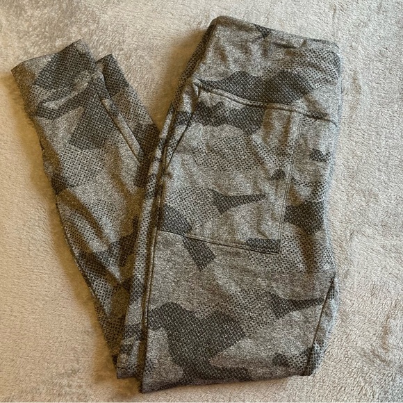 Mondetta Sprint Utility Camouflage Leggings | Fleece Interior | Recycled Fabric - Picture 8 of 10